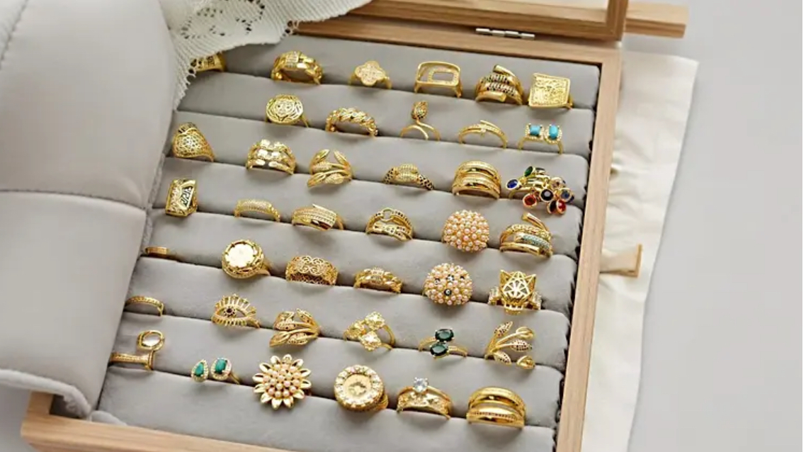 Jewelries for sale for half the price